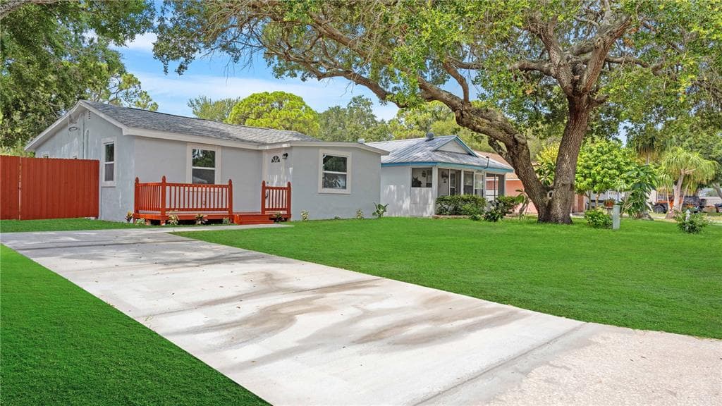8002 48TH AVENUE N ST PETERSBURG, FL 33709