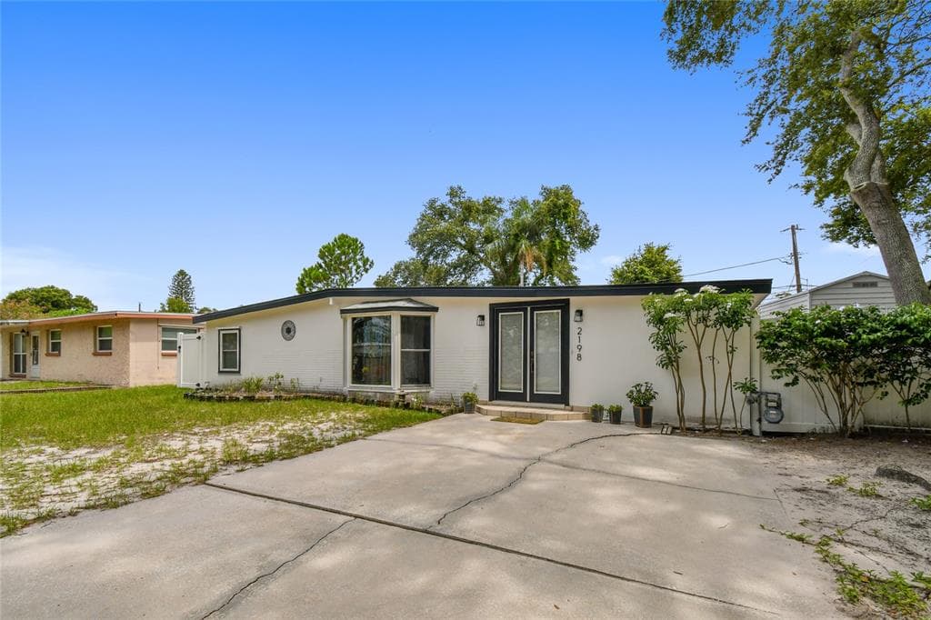 2198 BARCELONA DRIVE CLEARWATER, FL 33764