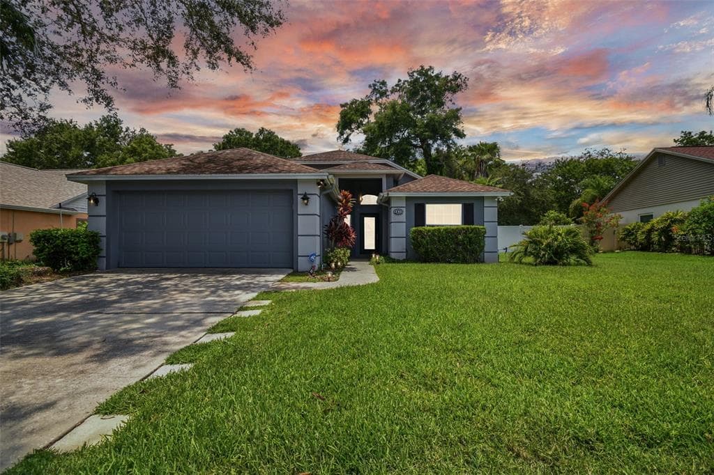 3018 SPRAWLING OAKS PLACE VALRICO, FL 33596