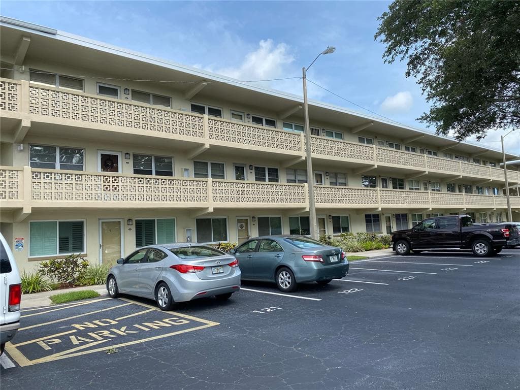 951 79TH AVENUE N UNIT 123 ST PETERSBURG, FL 33702