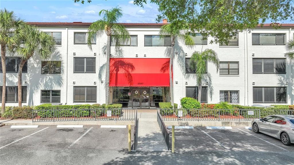 2587 COUNTRYSIDE BOULEVARD UNIT 6208 CLEARWATER, FL 33761