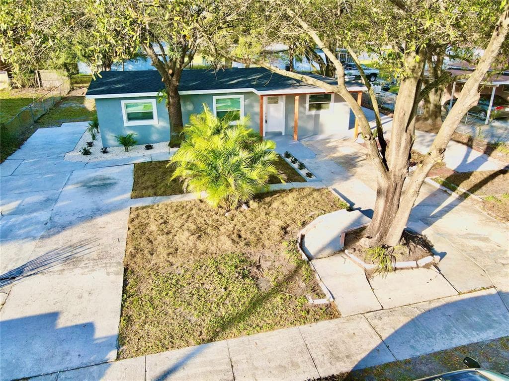 8320 ENDIVE AVENUE TAMPA, FL 33619