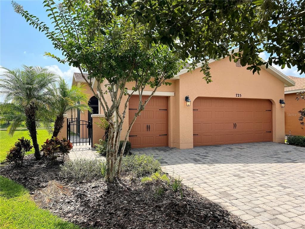 725 SHADY CANYON WAY POINCIANA, FL 34759