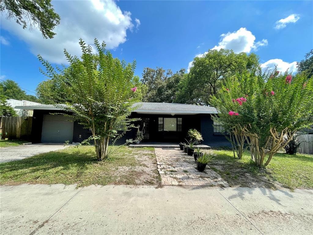 11607 E OLD HILLSBOROUGH AVENUE SEFFNER, FL 33584