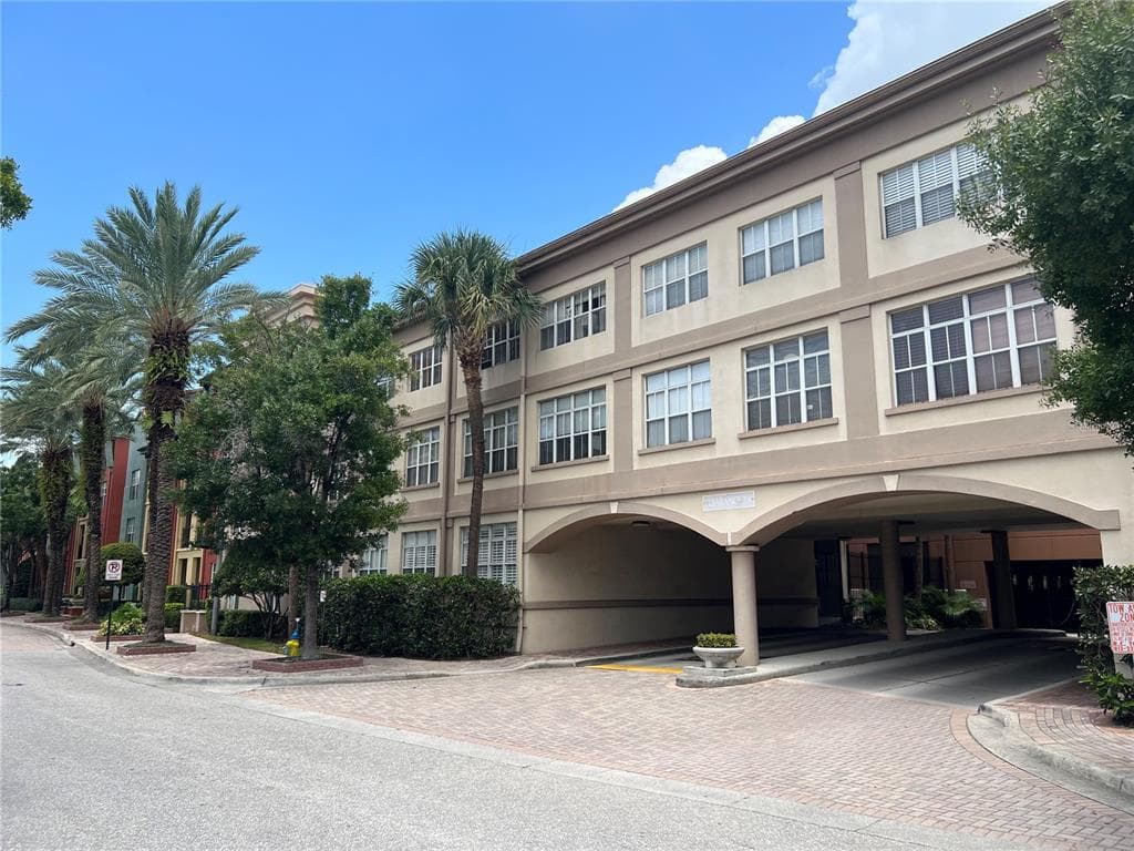 2320 W AZEELE STREET UNIT 325