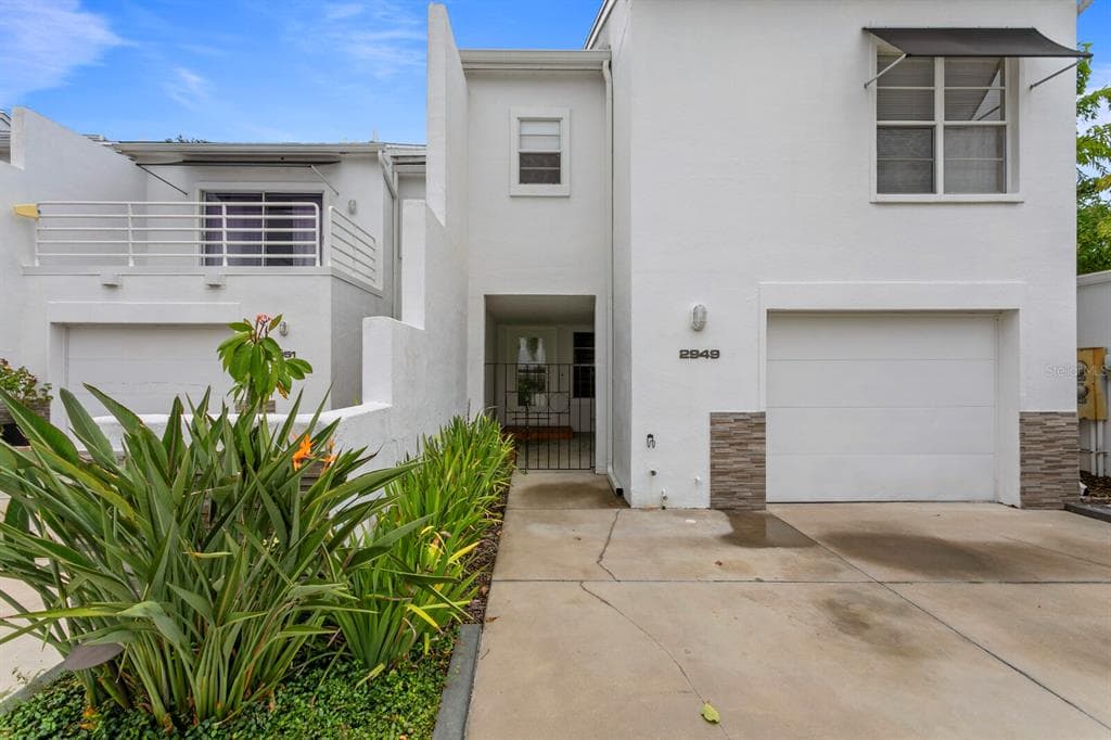 2949 W KNIGHTS AVENUE TAMPA, FL 33611