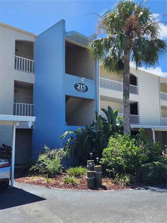 215 VALENCIA BLVD UNIT 311 BELLEAIR BLUFFS, FL 33770