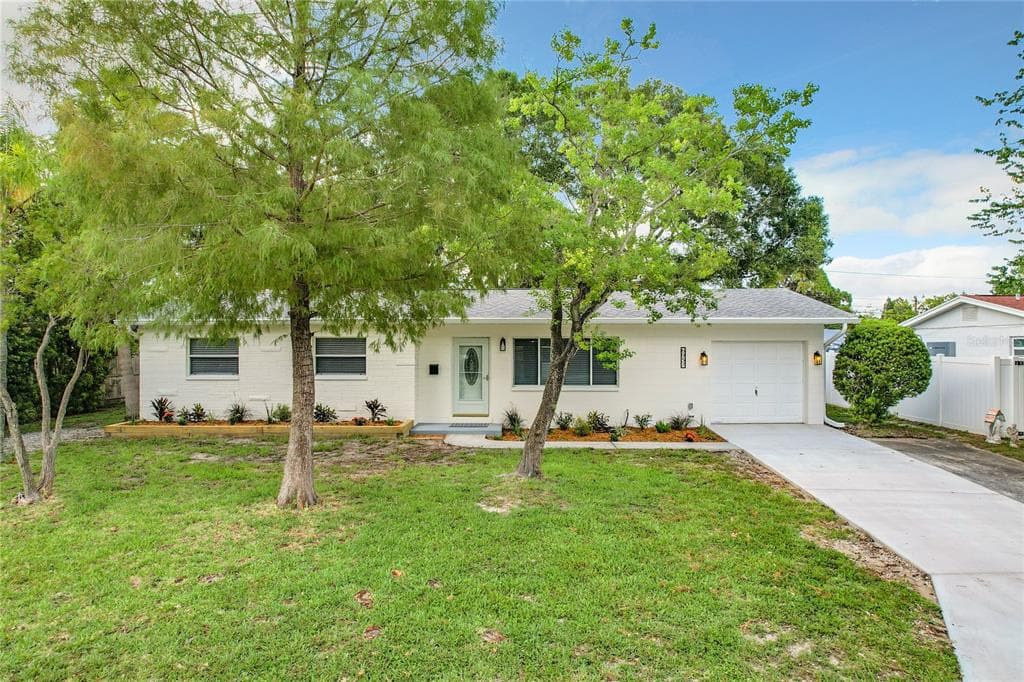 6957 GEORGE M LYNCH DRIVE N ST PETERSBURG, FL 33702
