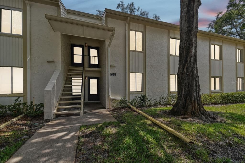 215 PALMETTO COURT UNIT 215 OLDSMAR, FL 34677