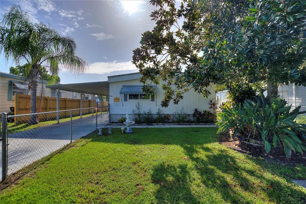 1146 COUNTRY CLUB LANE