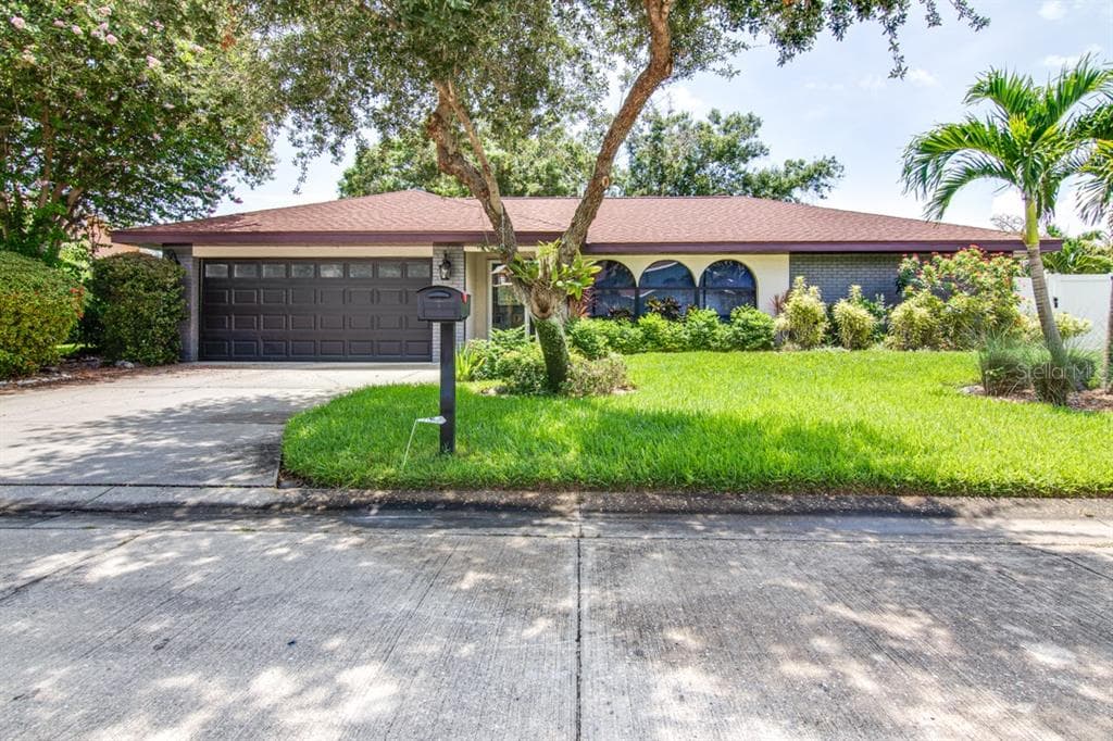 1950 GLEN LAKES CIRCLE N