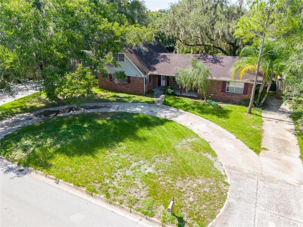 608 HALLIEWOOD AVENUE TEMPLE TERRACE, FL 33617