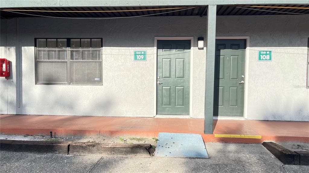 321 OAK ROSE LANE UNIT 109 TAMPA, FL 33612
