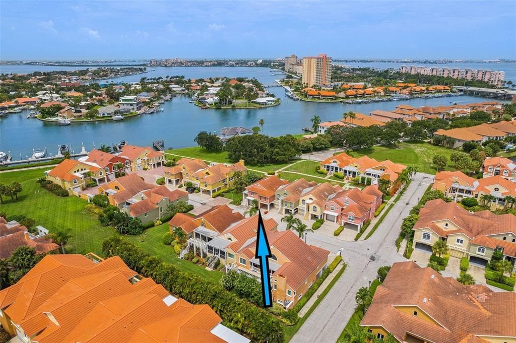 24 JEFFERSON COURT S ST PETERSBURG, FL 33711