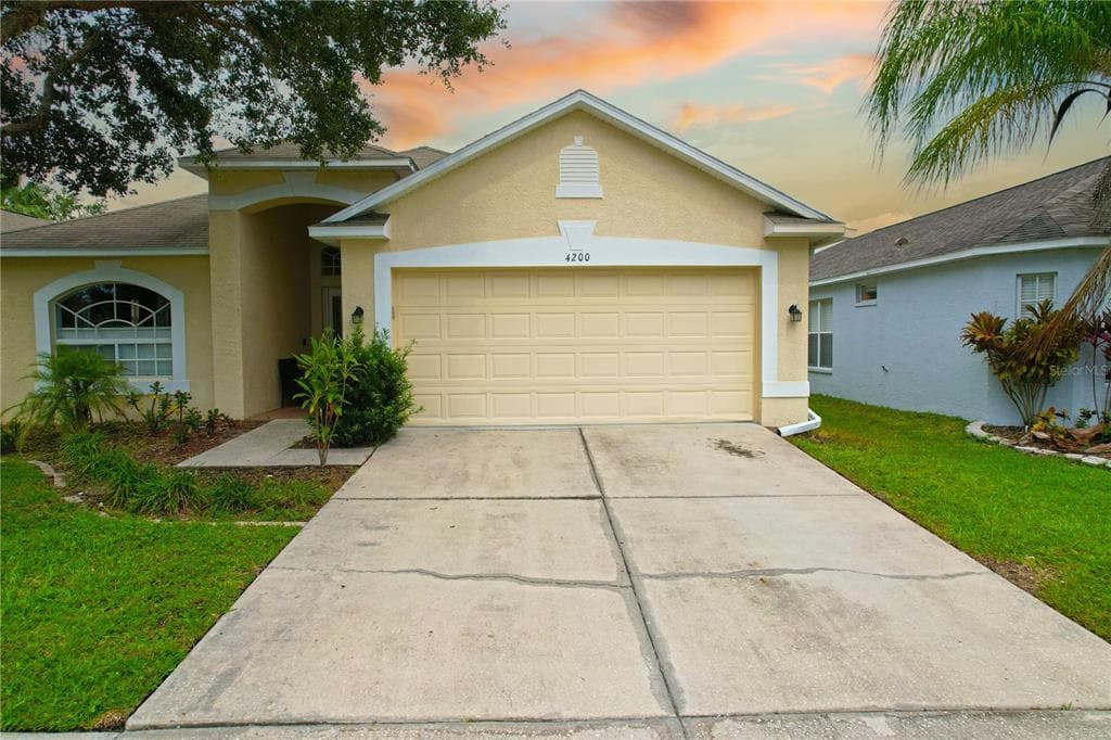 4200 MEDBURY DRIVE WESLEY CHAPEL, FL 33543