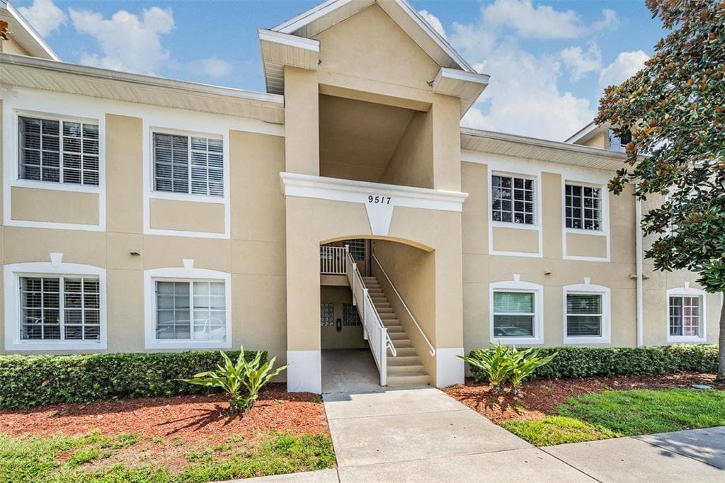 9517 AMBERDALE COURT UNIT 102 RIVERVIEW, FL 33578
