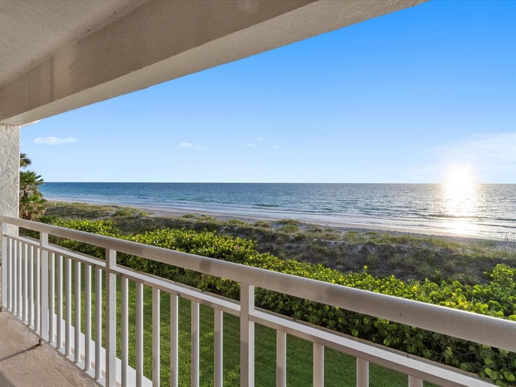 2900 GULF BOULEVARD UNIT 211 BELLEAIR BEACH, FL 33786