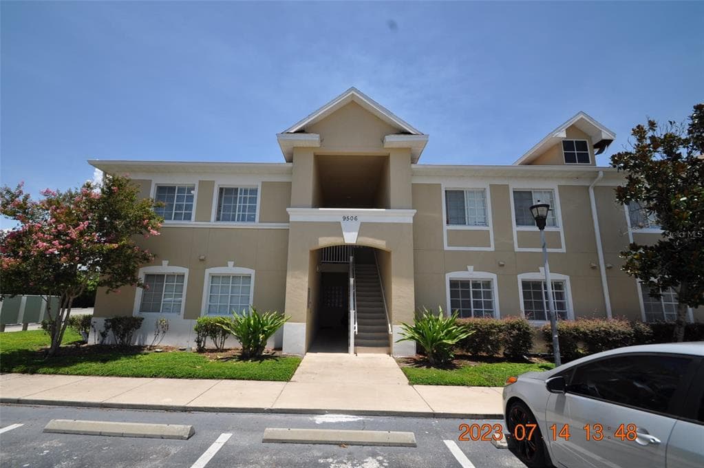 9506 AMBERDALE COURT UNIT 102 RIVERVIEW, FL 33578
