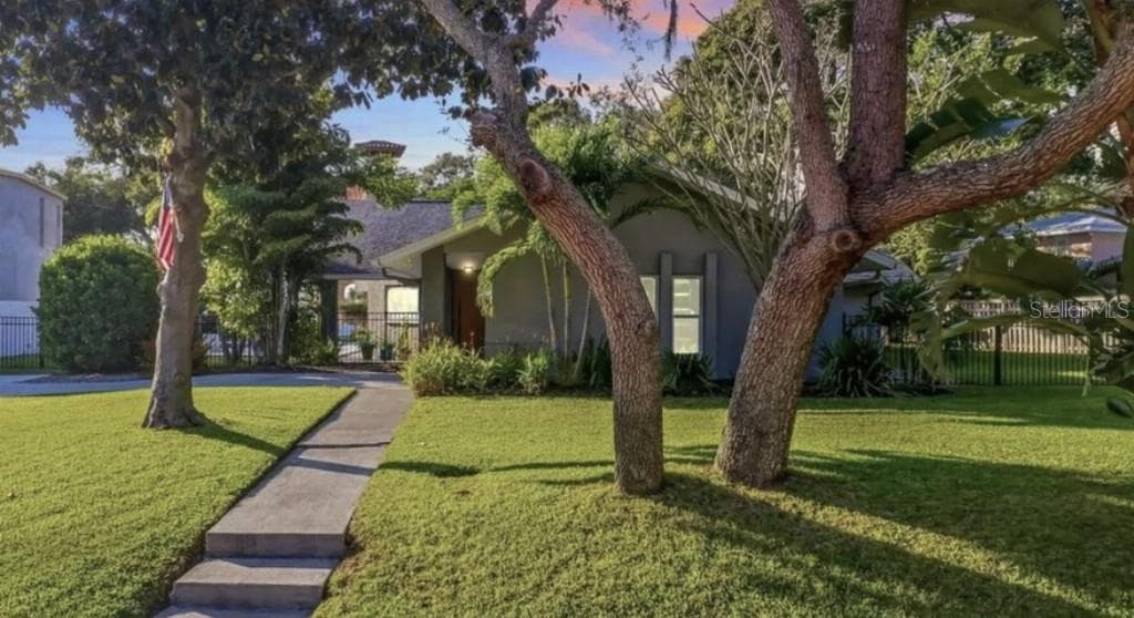 2165 SERPENTINE CIRCLE S ST PETERSBURG, FL 33712