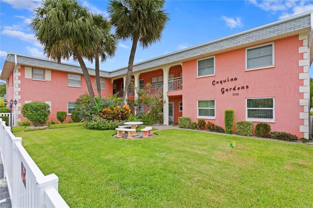 7115 COQUINA WAY UNIT 4 ST PETE BEACH, FL 33706