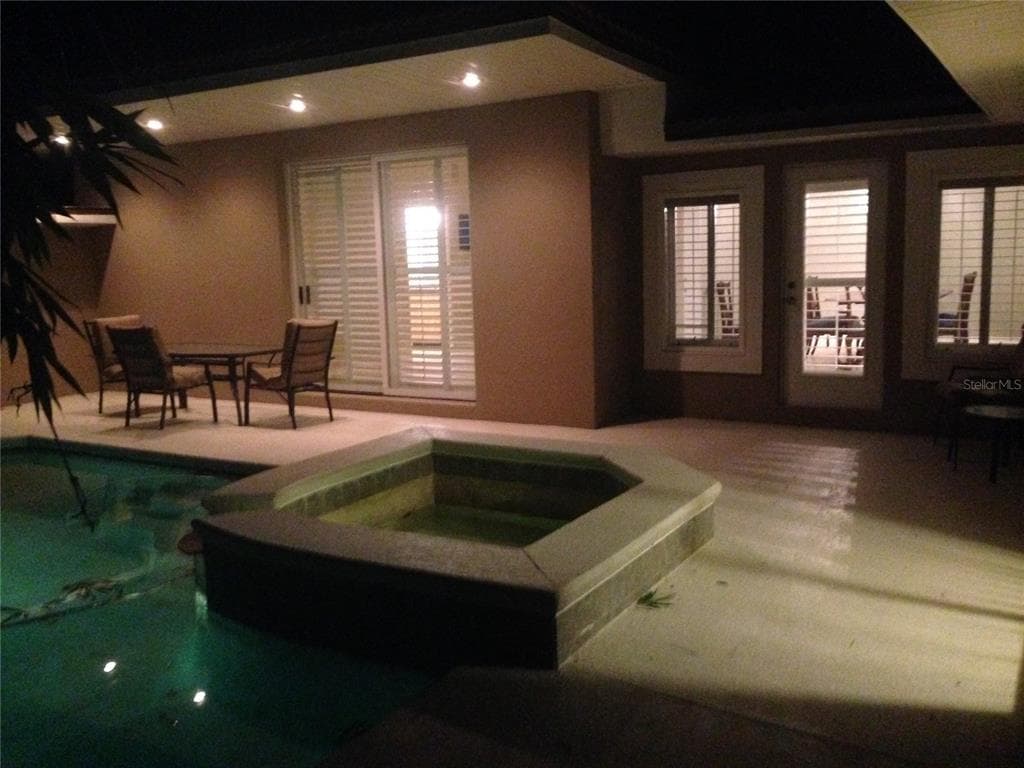 300 BRIGHTWATERS BOULEVARD NE ST PETERSBURG, FL 33704