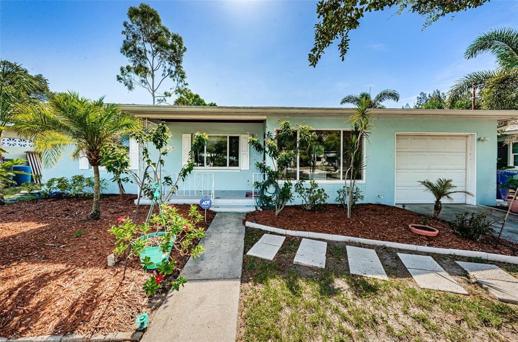 109 BROADWAY DUNEDIN, FL 34698