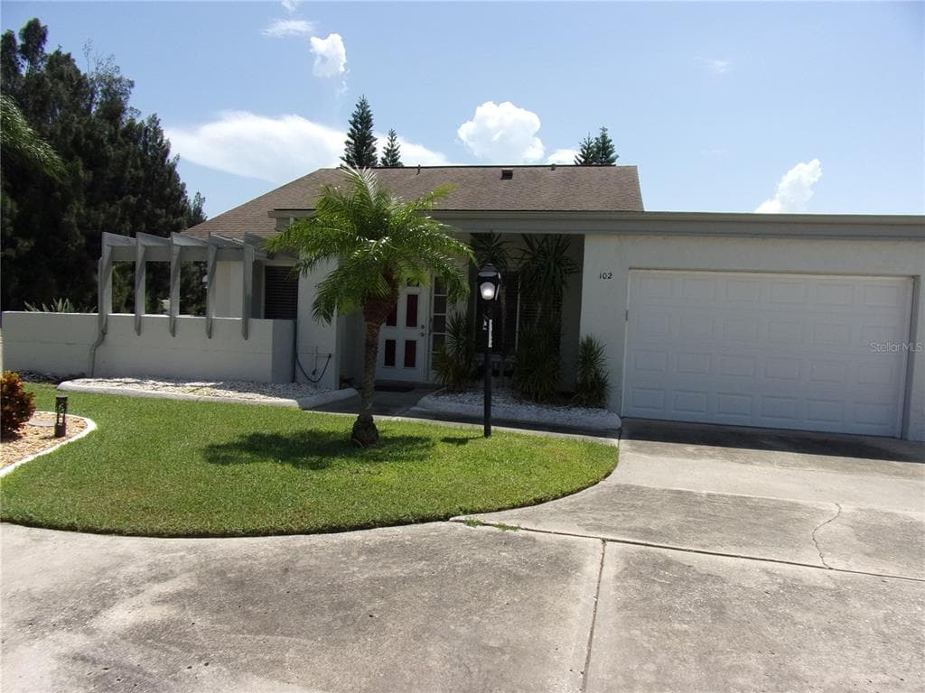 102 CARSWELL CIRCLE UNIT 102 SUN CITY CENTER, FL 33573