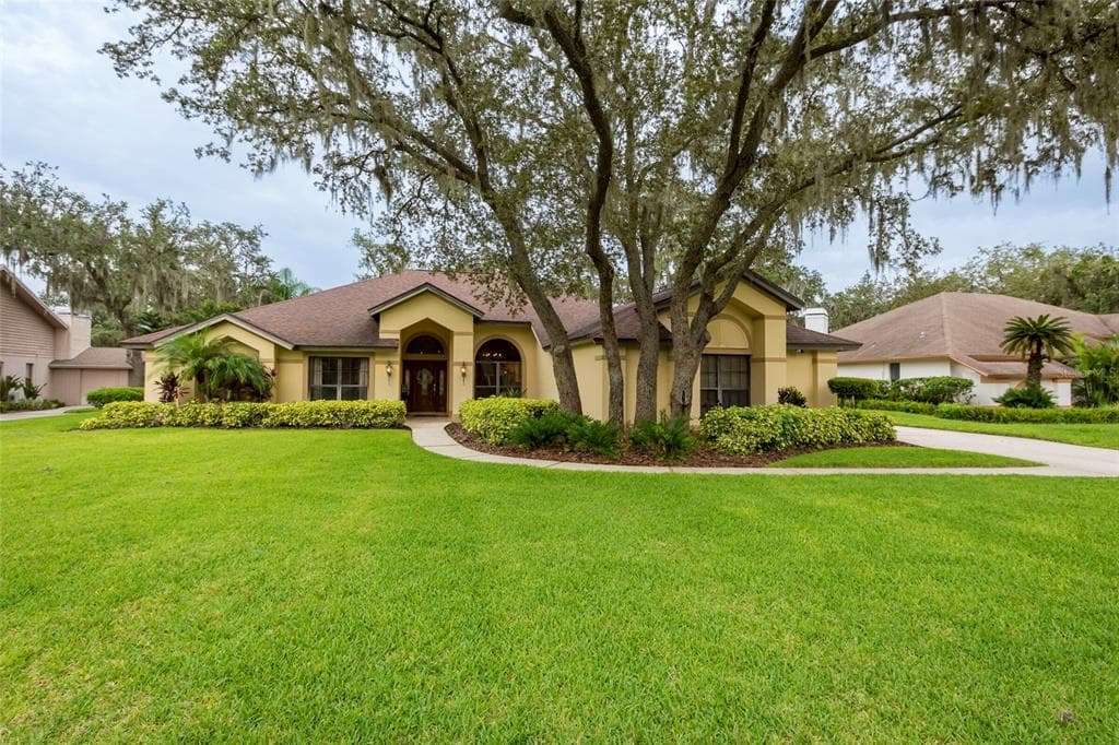2702 PINE CLUB DRIVE