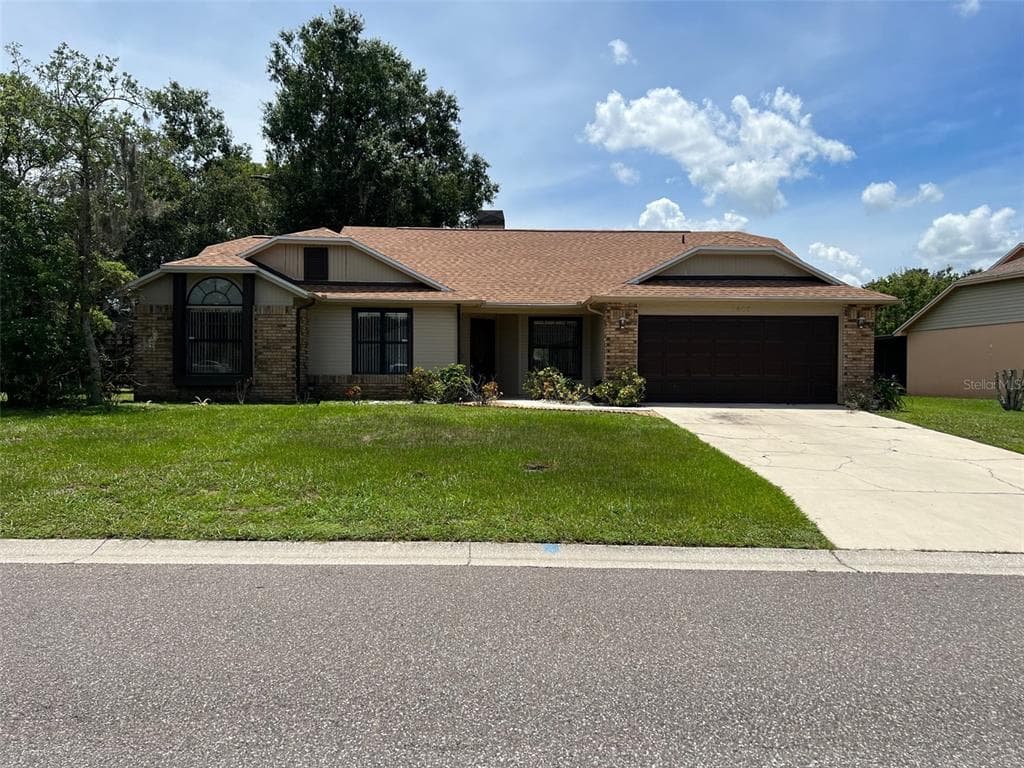 1603 PADDOCK DRIVE