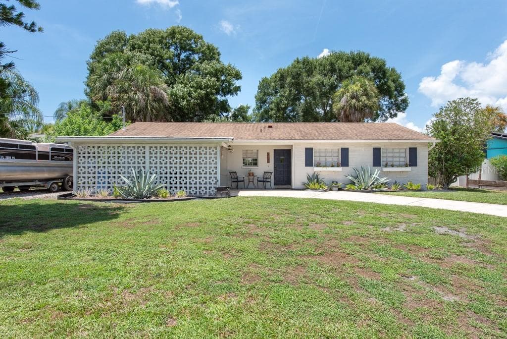 8405 STILLBROOK AVENUE TAMPA, FL 33615