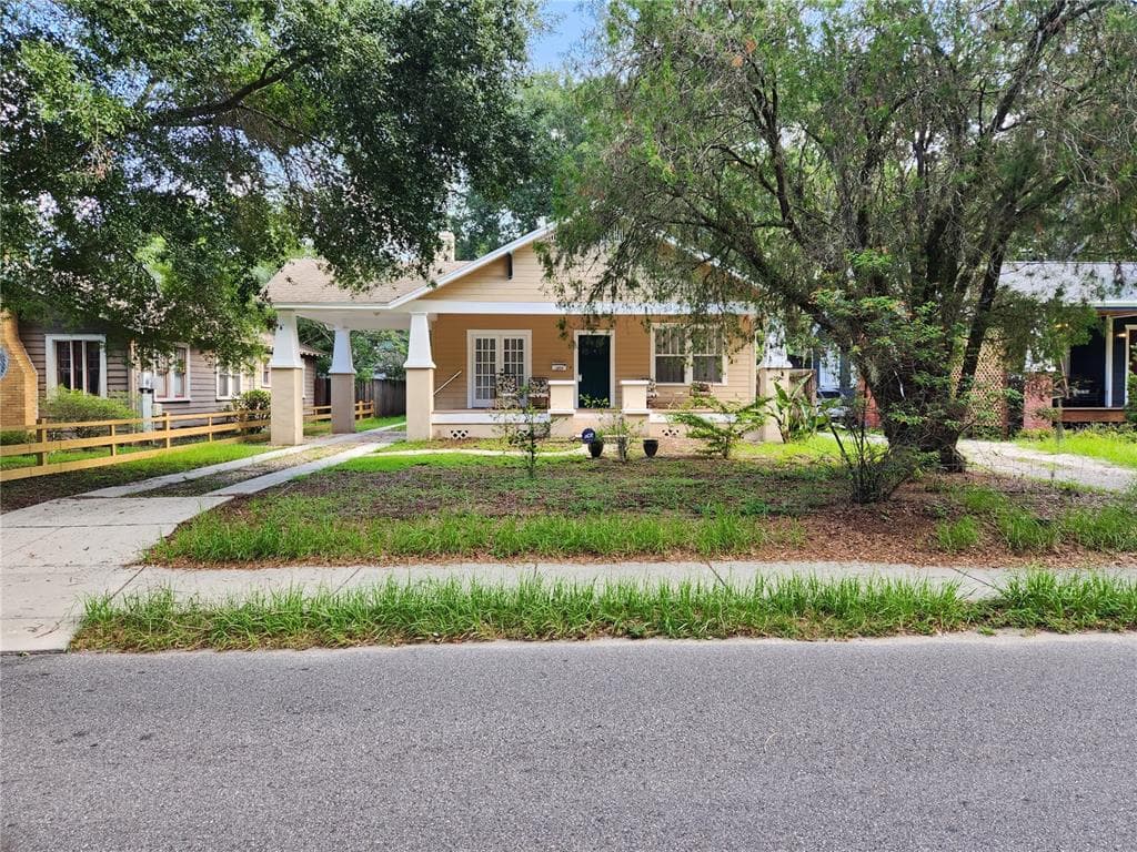 1204 E IDLEWILD AVENUE