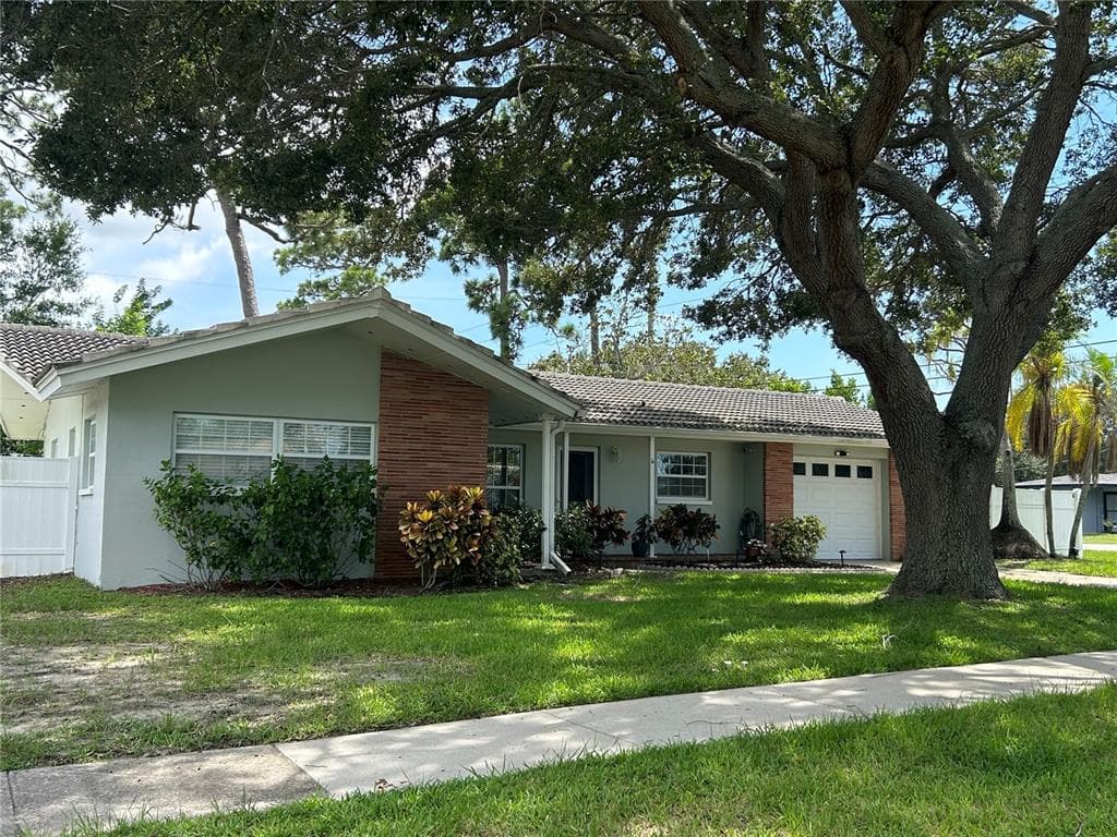 1601 LEISURE DRIVE