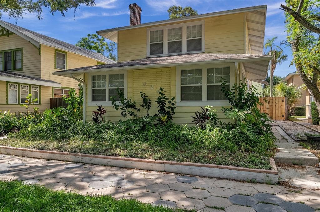 320 12TH AVENUE NE ST PETERSBURG, FL 33701
