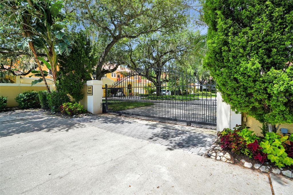 5801 S MACDILL AVENUE UNIT 6 TAMPA, FL 33611