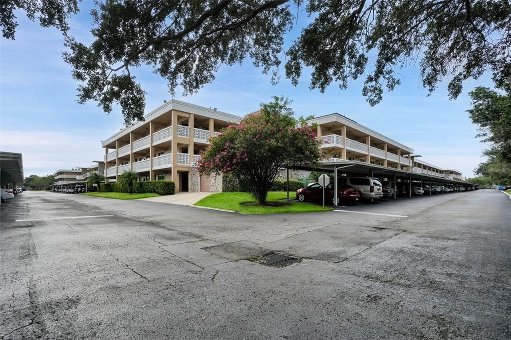4920 LOCUST STREET NE UNIT 104 ST PETERSBURG, FL 33703