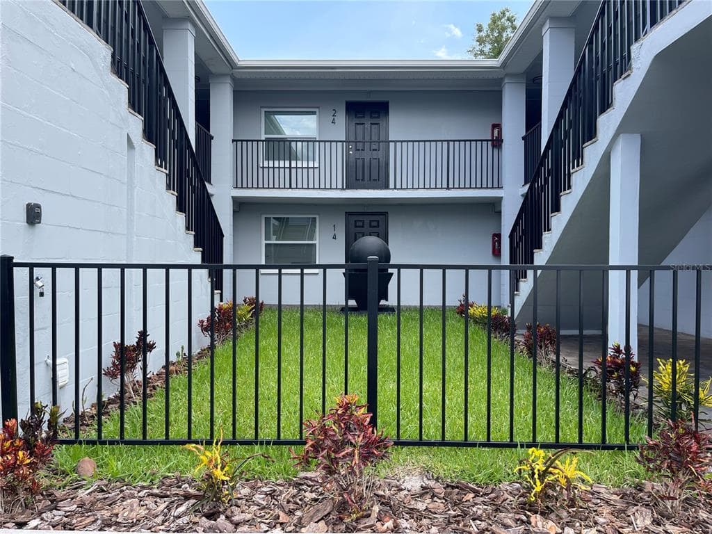 3712 W CASS STREET UNIT 11 TAMPA, FL 33609