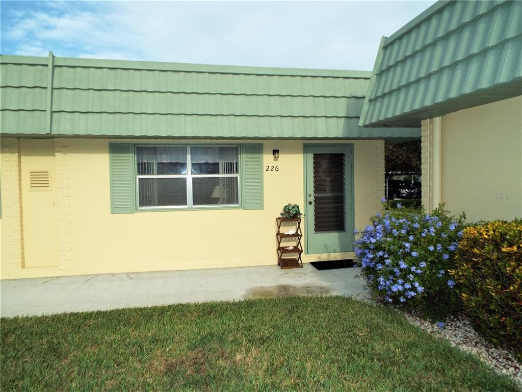 102 CAMBRIDGE TRAIL UNIT 226 SUN CITY CENTER, FL 33573
