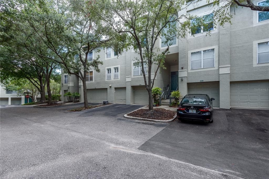 606 TROPICAL BREEZE WAY TAMPA, FL 33602