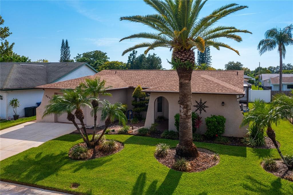 9035 GLEN MOOR LANE PORT RICHEY, FL 34668