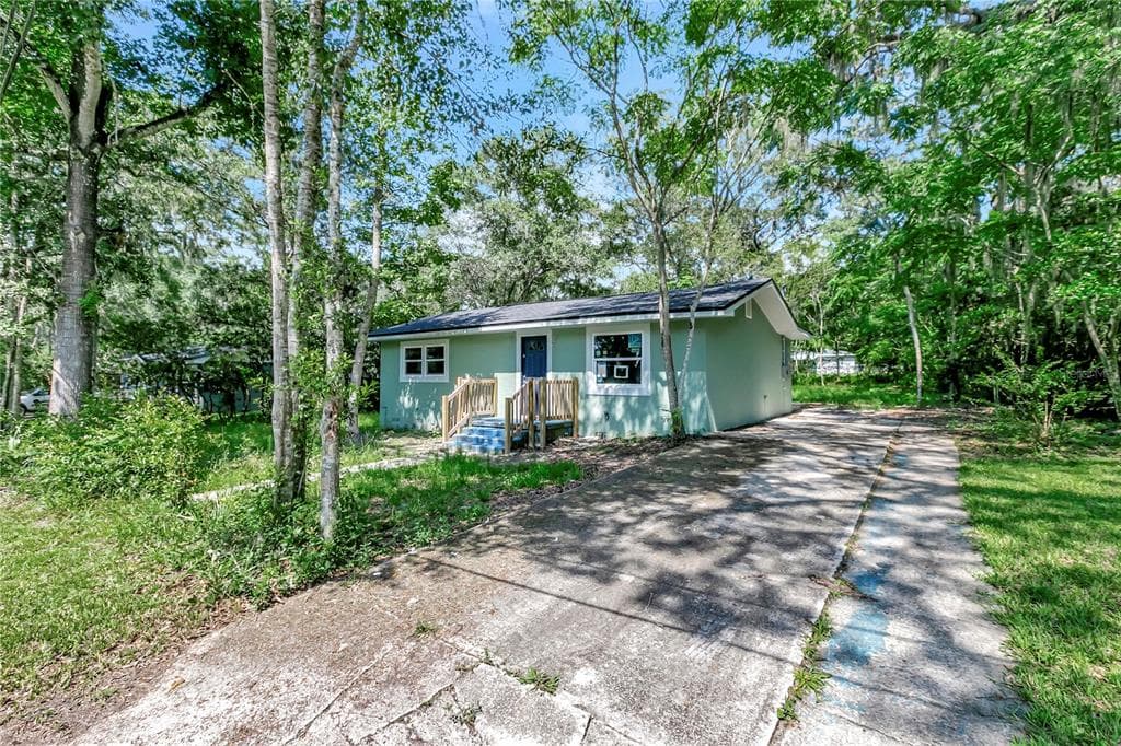 815 ROBERTA AVENUE BROOKSVILLE, FL 34601