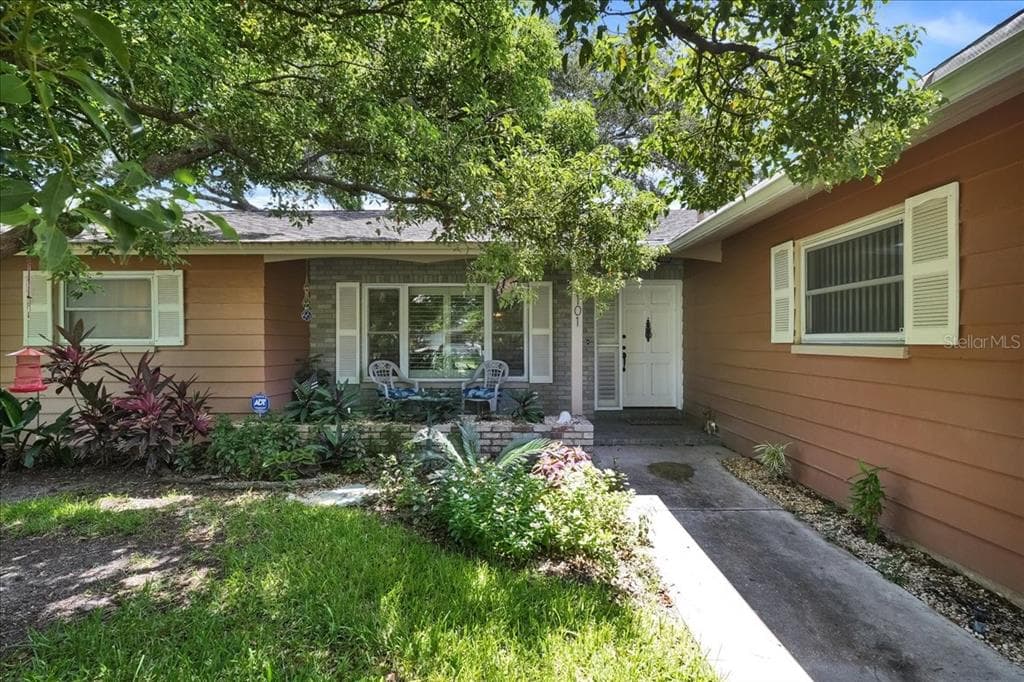 2101 MANGRUM DRIVE DUNEDIN, FL 34698