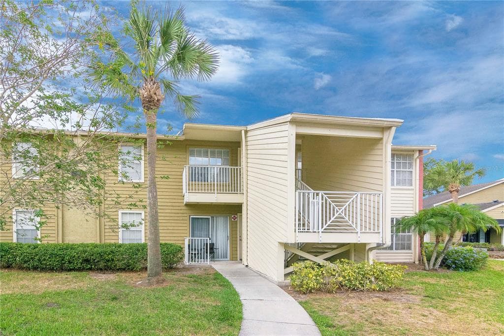 202 LAKE PARSONS GREEN UNIT 203 BRANDON, FL 33511