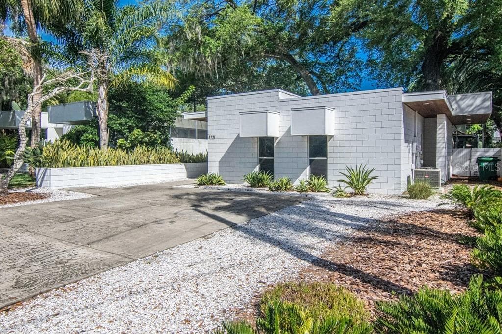 4221 W CLEVELAND STREET TAMPA, FL 33609