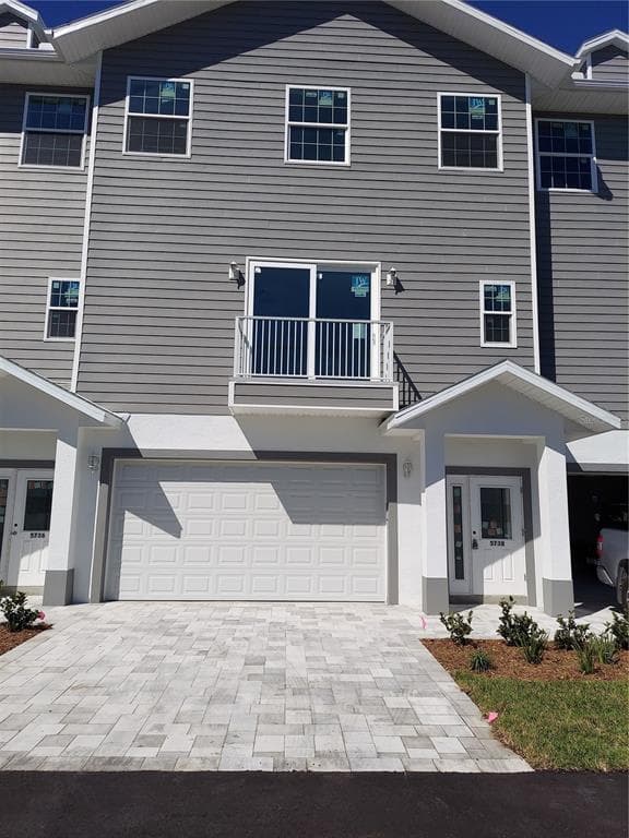 5738 BISCAYNE COURT UNIT 4 NEW PORT RICHEY, FL 34652