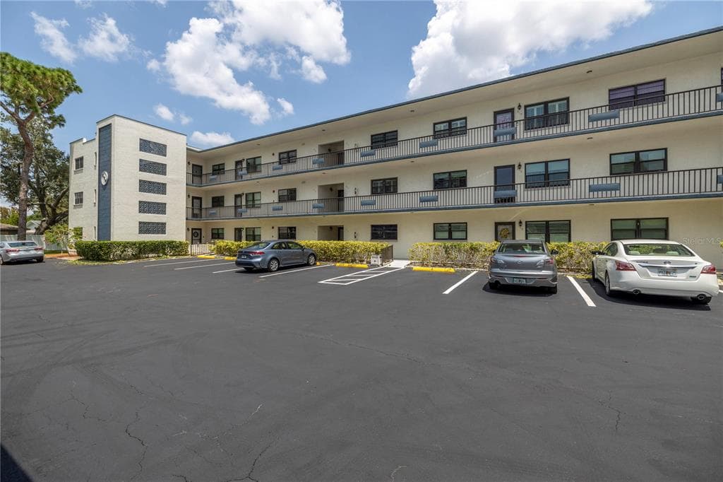 5990 TERRACE PARK DRIVE N UNIT 111 ST PETERSBURG, FL 33709
