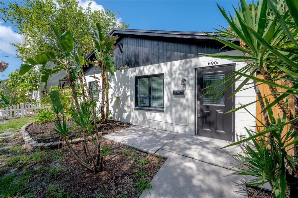 6901 S FITZGERALD STREET TAMPA, FL 33616