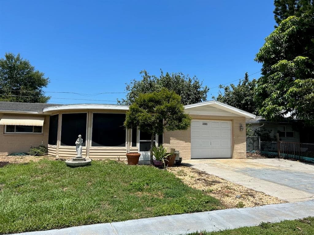 2203 MAUREEN DRIVE HOLIDAY, FL 34690