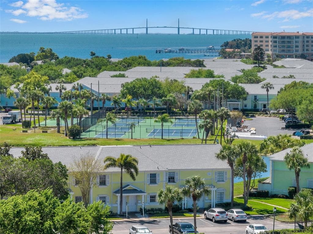 5075 STARFISH DRIVE SE UNIT B ST PETERSBURG, FL 33705