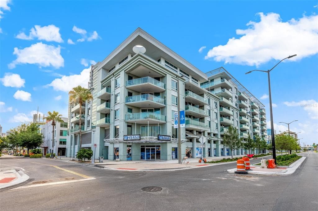 111 N 12TH STREET UNIT 1809 TAMPA, FL 33602
