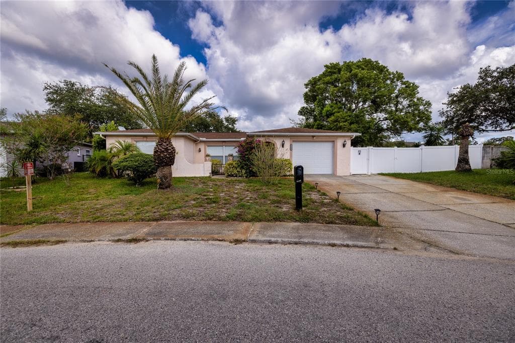 9100 BARRINGTON LANE PORT RICHEY, FL 34668